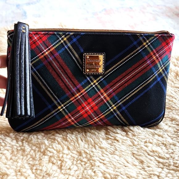 Gorgeous NWOT Dooney & Bourke Tartan Plaid Clutch 🖤💙❤️ - Picture 13 of 14
